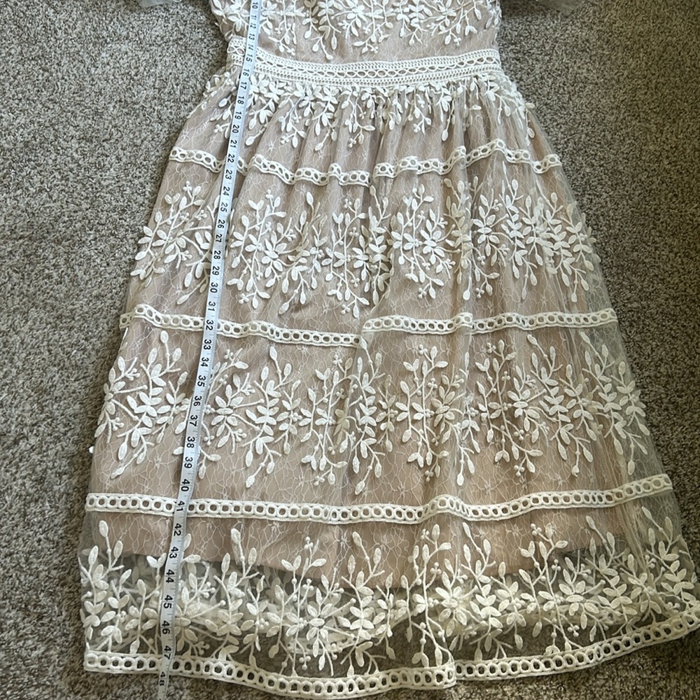 Ivy City Co White Lace Midi Dress - Picture 9 of 11